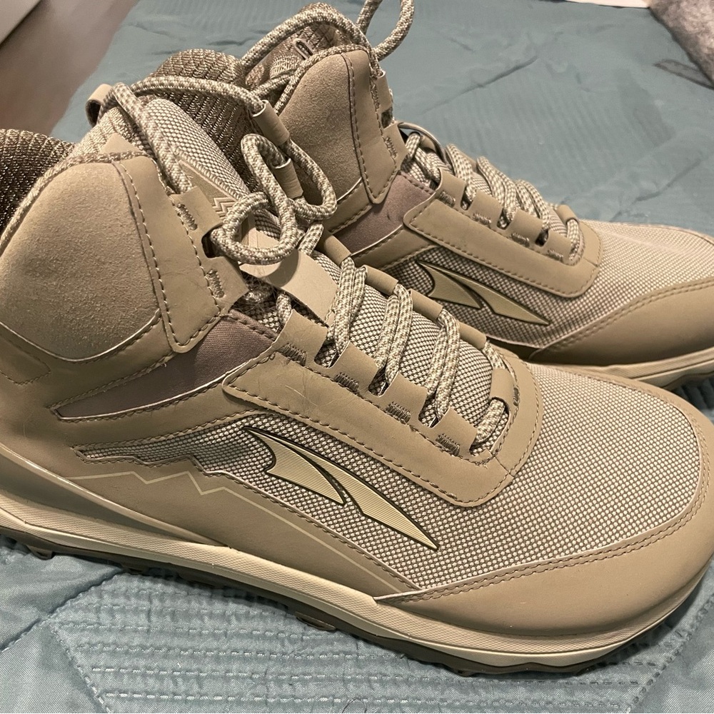 Altra Women’s Beige Athletic Shoes